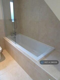 1st Floor Bathroom - Shower/Bath