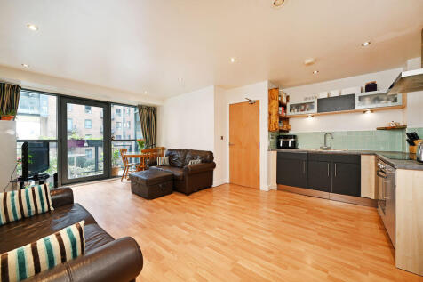 Open Plan Living / Kitchen 