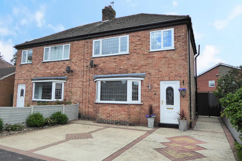 3 Bedroom Semi-Detached in DN37 0JS