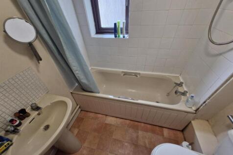 St James Court, Willenhall, Coventry photo 4