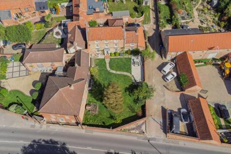 Central location in the lovely village of Everton