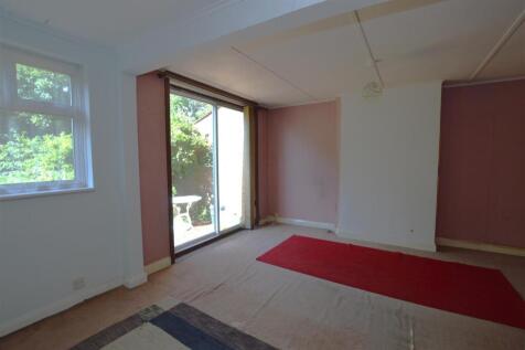 33 Lyndhurst Avenue living room2.JPG