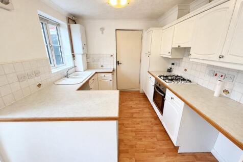 Lindsey Court, Langham Drive, Rayleigh, Essex, SS6 photo 4