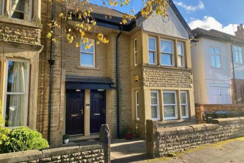 2 Bedroom Flat in HG2 9BP