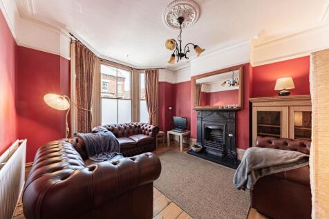 Living Room (3)