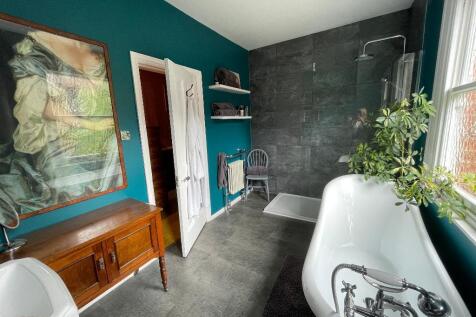 5 bedroom Terraced for sale