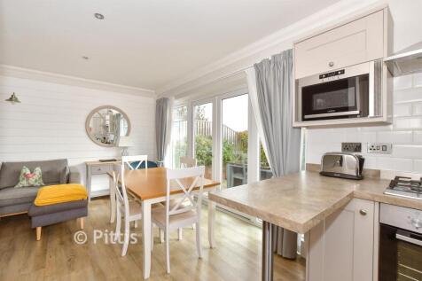 Lounge/ Dining Area