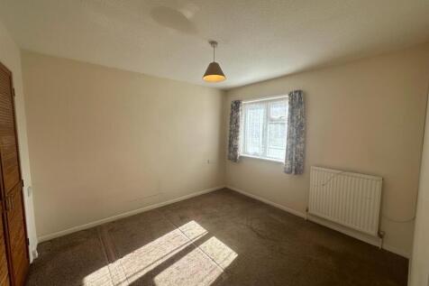 Bedroom 1.jpg