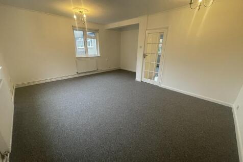 Bullen Court, New North Road, Hainault, Ilford, Redbridge photo 3