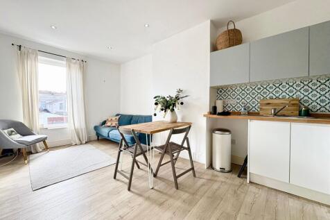 2-bed flat on Southville, North Street, BS3 1HJ, £1,500/mo