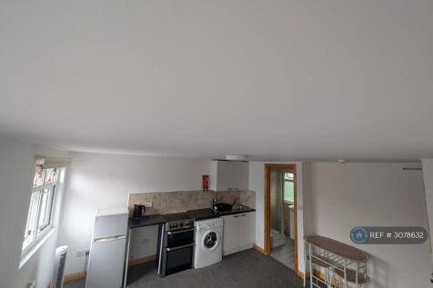 Norfolk Avenue, London, N13 photo 5