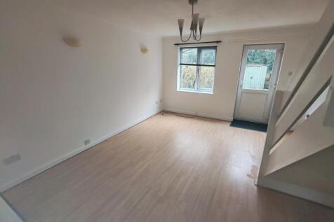 Beaconside Close ST16 photo 3