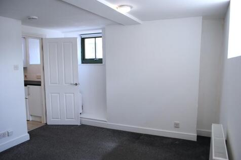 *** 1 BEDROOM FLAT, AVAILABLE NOW*** photo 4