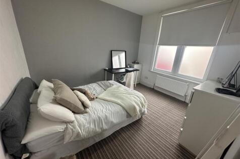 Hall Grove, Rusholme, £148pppw photo 5
