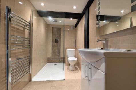 Bathroom 2.jpg