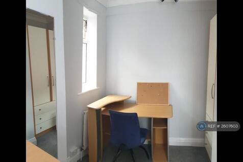 Bedroom 4 Desk/Wardrobe Area