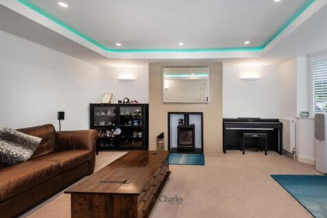 3 Vine Court Rd, TN13 3UU 001.jpg