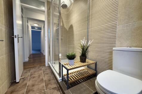 2 Bedroom Flat in EN1 2QS
