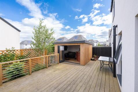 13-Rear-garden-decking-summer-house.jpg