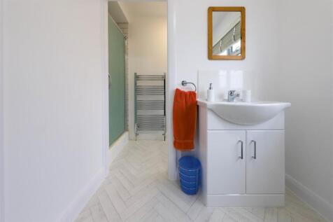 nicholas james neville ave en suite two.jpg