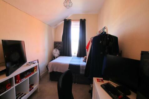 Pitcroft Avenue, Reading photo 5