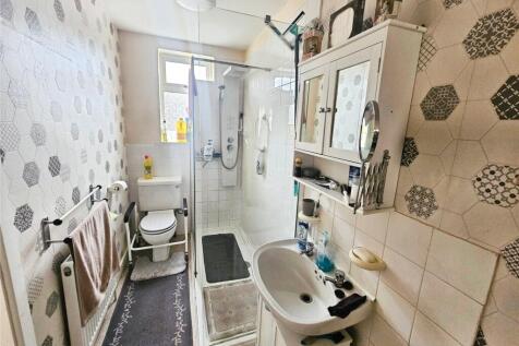 Jack &amp; Jill Bathroom