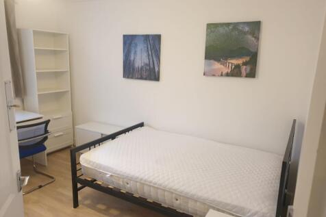 COUPLES ROOM