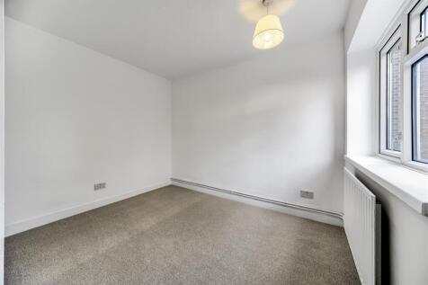 James_Anderson_Sheen_Sales_104_Chertsey_Court_Clif