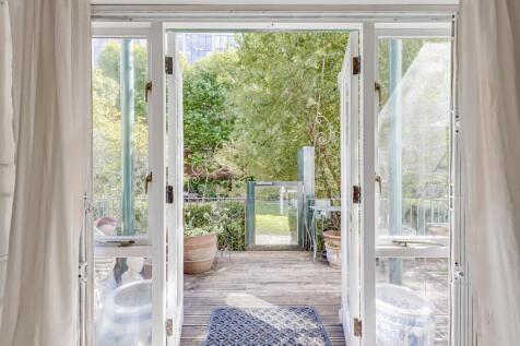 Double doors to Terrace