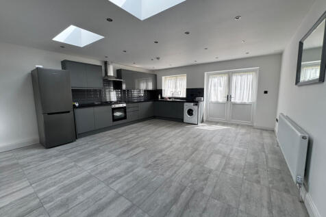 Church Road,  Hounslow, TW5 photo 3