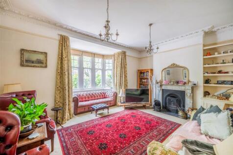 105 Pembroke Crescent -5.jpg