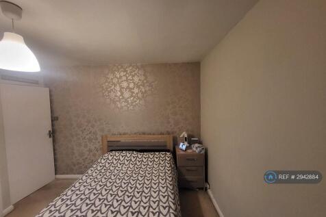 Bedroom 1 (South Facing)