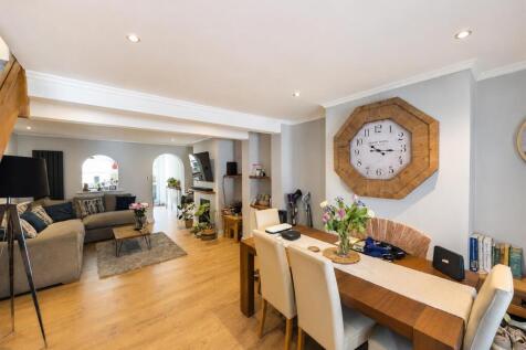 8 Mount Pleasant - Lounge.jpg