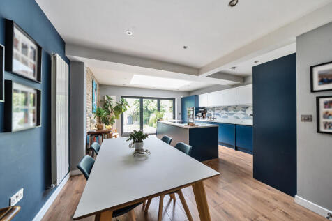 1297553-9-682f2df...