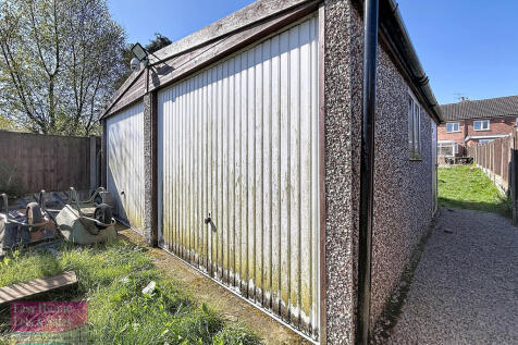 Double Garage Acc...