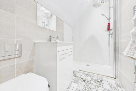 CAM03729G0-PR0201-STILL028