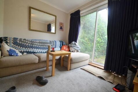 Bond Street, Egham photo 4