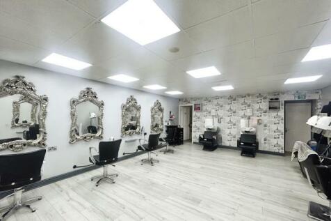 Retail Property (high street) to rent Image 4