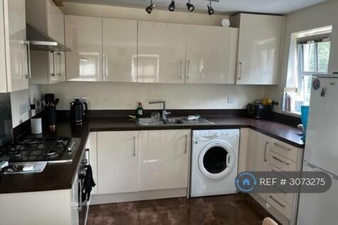 Woolston Place, Sherfield On Loddon, RG27 photo 4