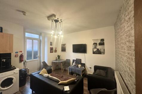 Willesden Avenue, Victoria Park, £142pppw photo 3