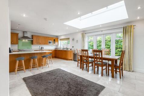 kitchen diner-1.jpg