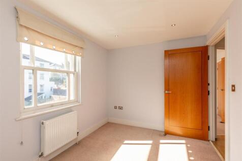 Hampton Road, Redland Bed 2b.jpg