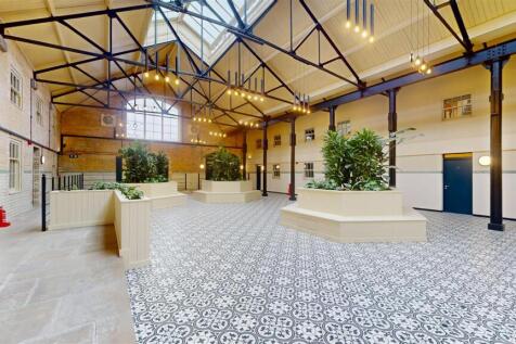 GRAND COMMUNAL ENTRANCE &amp; HISTORIC HUB