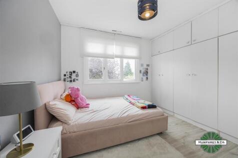 564 Upper Brentwood Road -003.JPG