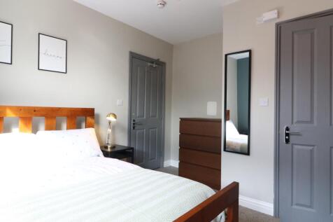 26 West Street Room 1 2.JPG