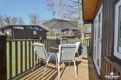 Decking / Al Fresco Dining Area