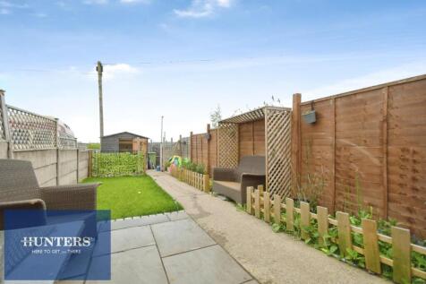 REAR GARDEN 01.jpg