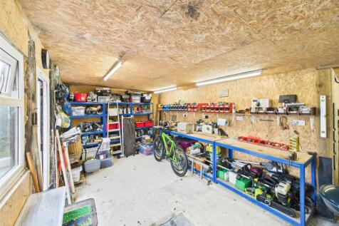 Garage/Workshop