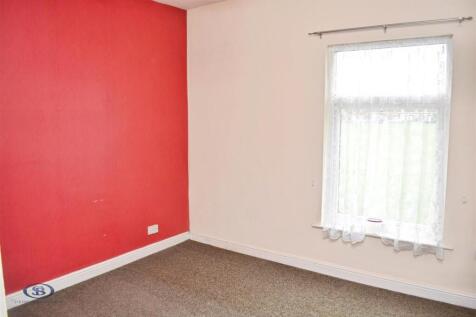 900a4e0b-47 20walker 20st 20front 20bed.JPG