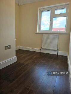 Ivy Crescent, Slough, SL1 photo 4